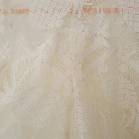 HD in Paris Pineapple Lace Top - Picture 4 of 7